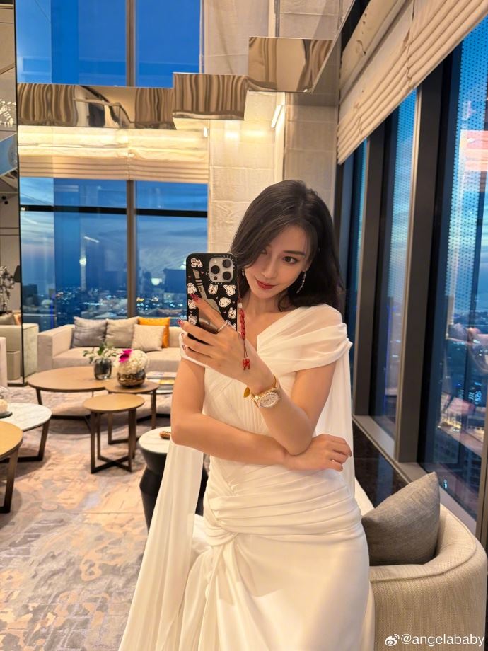  Angelababy 